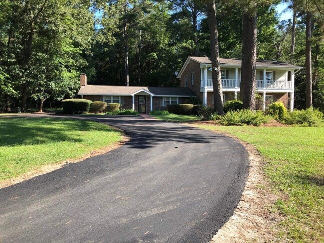 Building Photo - 525 Lawshe Rd