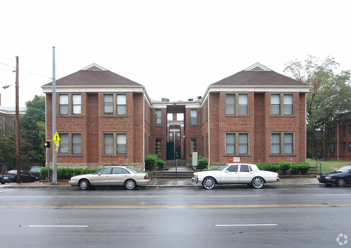 Foto del edificio - Bedford Pine Apartments