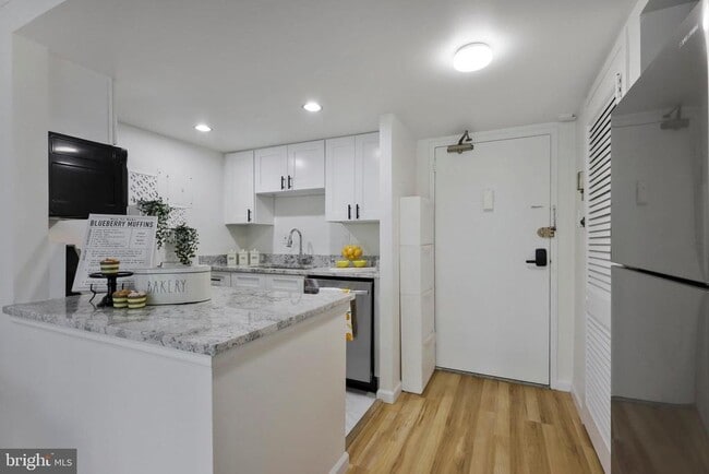 Building Photo - 1300 Army Navy Dr