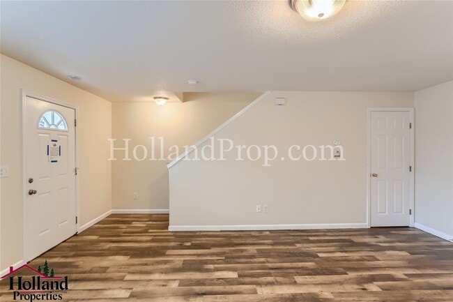 Building Photo - Spacious Hillsboro Single Family Home with...