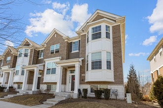 Building Photo - 4320 Monroe Ave