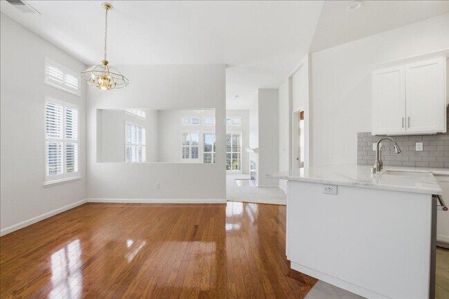 Building Photo - 2836 Cll De Cordoba