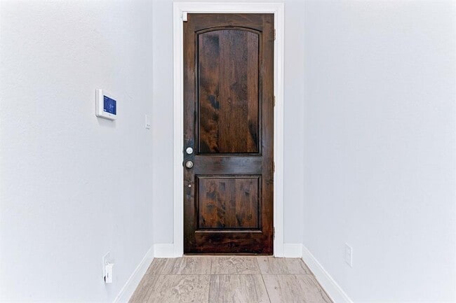 Building Photo - 620 Carriage House