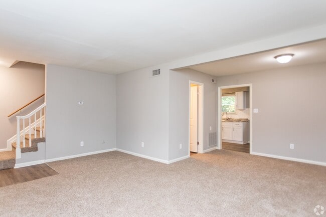 Building Photo - Carriage House