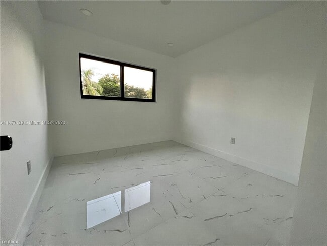 Building Photo - 3 br, 2 bath House - 1801 NE 177th St