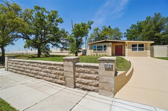 Building Photo - 3123 W La Salle St