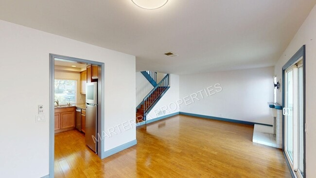 Building Photo - 2-bedroom Townhome in Irvine!