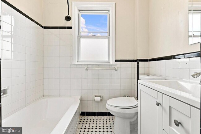 Foto del edificio - 379 Fairway Terrace