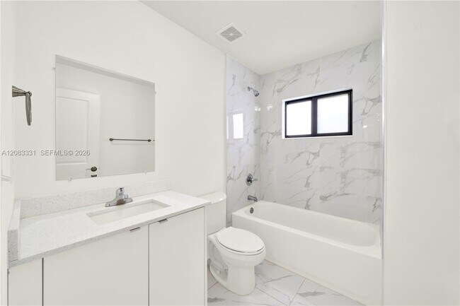 Foto del edificio - 5220 NW 24th Ave