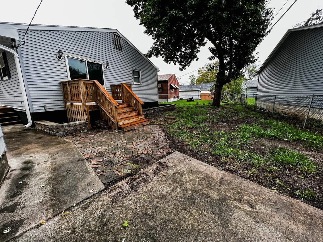 Primary Photo - 1606 Ashland Ave