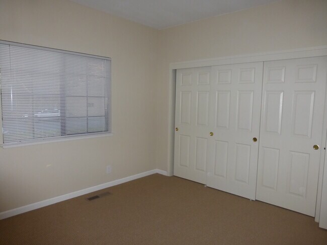 Foto del edificio - 2030 Canyon Woods Dr