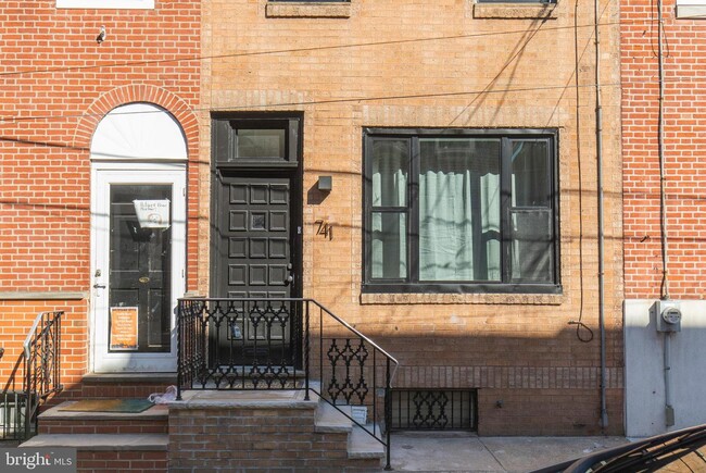 Building Photo - 741 S Darien St