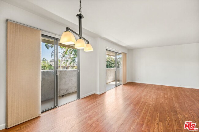 Building Photo - 1925 Overland Ave