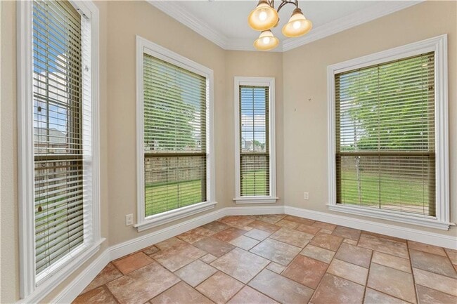 Building Photo - 501 SE Eaton St