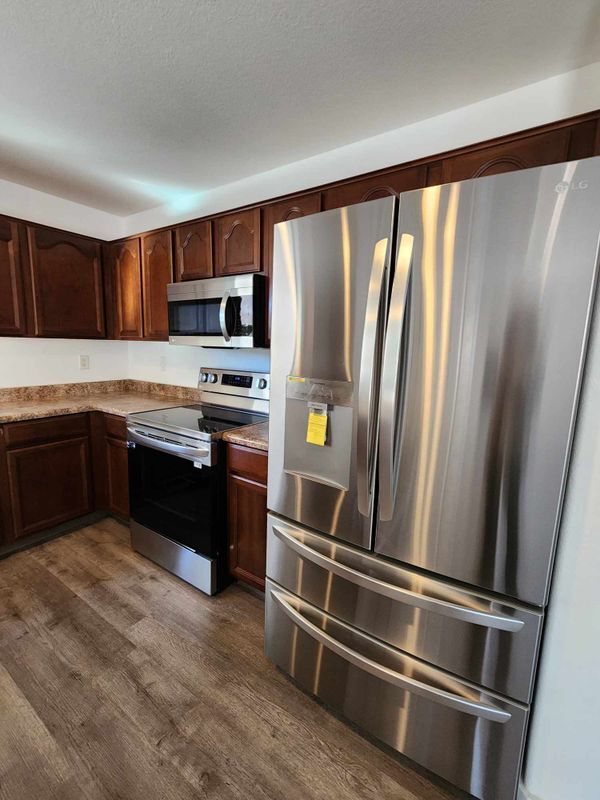Building Photo - 42065 W Hillman Dr