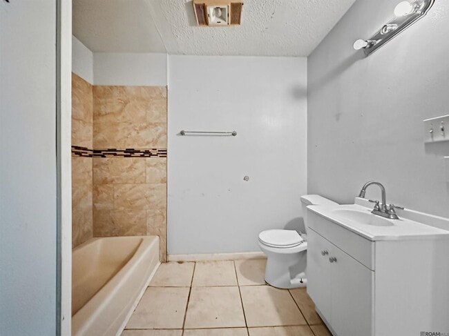 Building Photo - 5156 Linden St