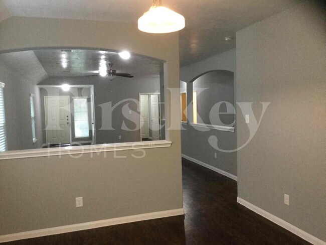 Foto del edificio - 14918 Huntington Willow Ln