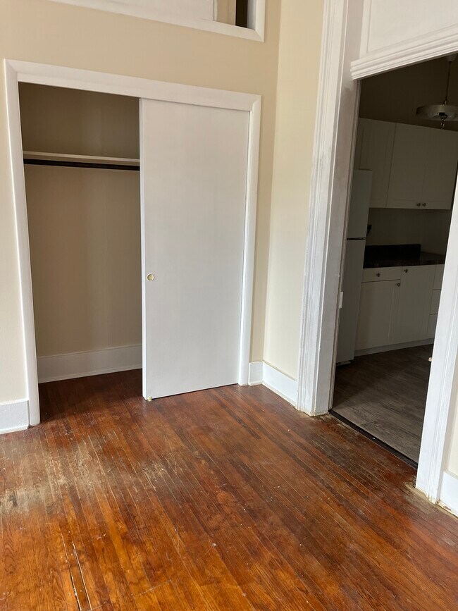 Building Photo - 304 Perrin Ave