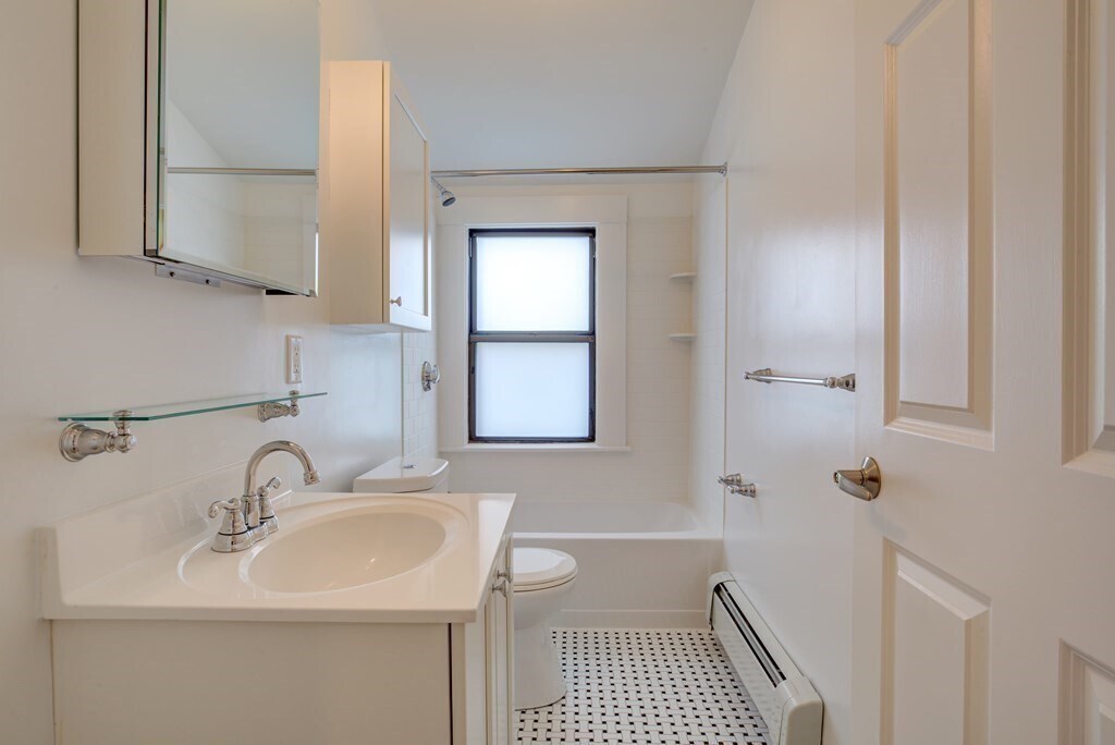 Foto del edificio - 220 Commonwealth Ave