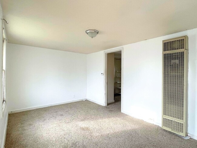 Foto del edificio - One Bedroom House with basement