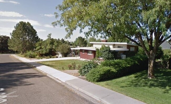 Building Photo - 860 S Loader Dr