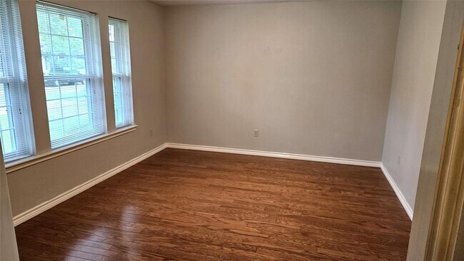 Building Photo - 15802 Pilgrim Hall Dr