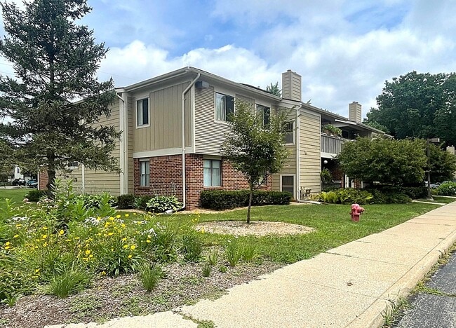 Building Photo - 3001 Fernwood Ave