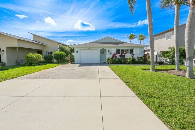 Foto del edificio - ** NAPLES PARK REMODELED 3/2 BEAUTIFUL HOM...