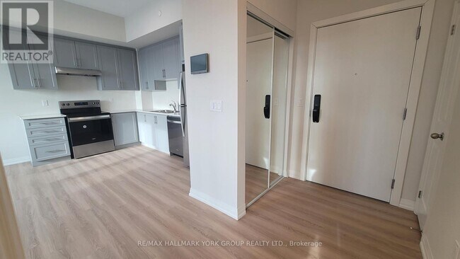 Photo du bâtiment - 13042 Yonge St