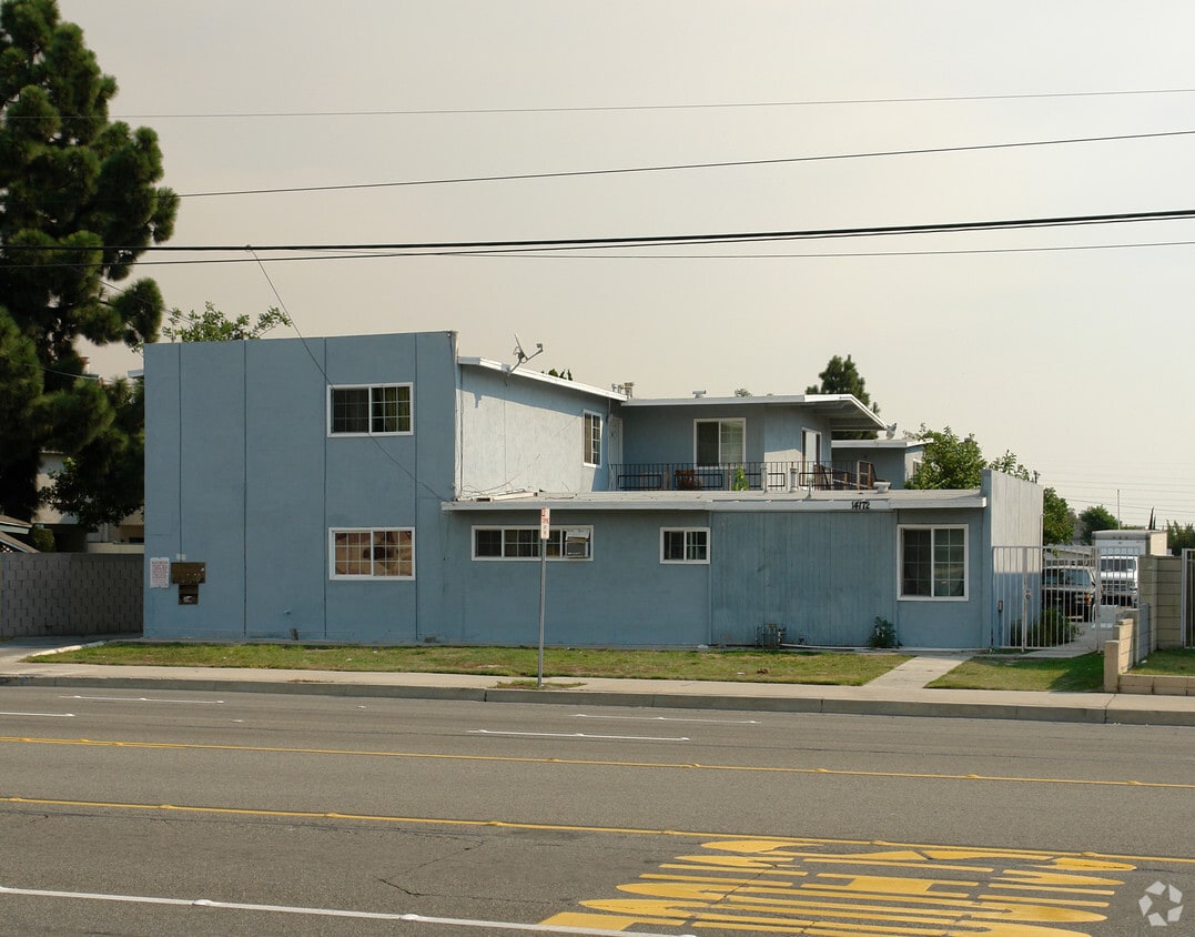 Primary Photo - 14172 Goldenwest St