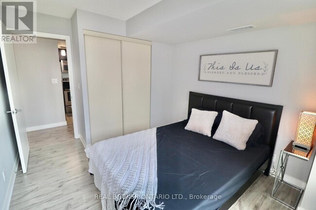 Building Photo - 381 Front St W