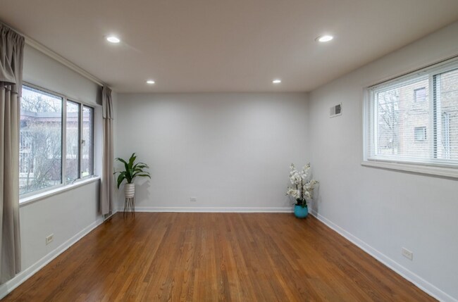 Foto del edificio - 243 Custer Ave