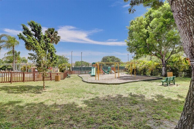 Building Photo - 6504 SW 114th Pl