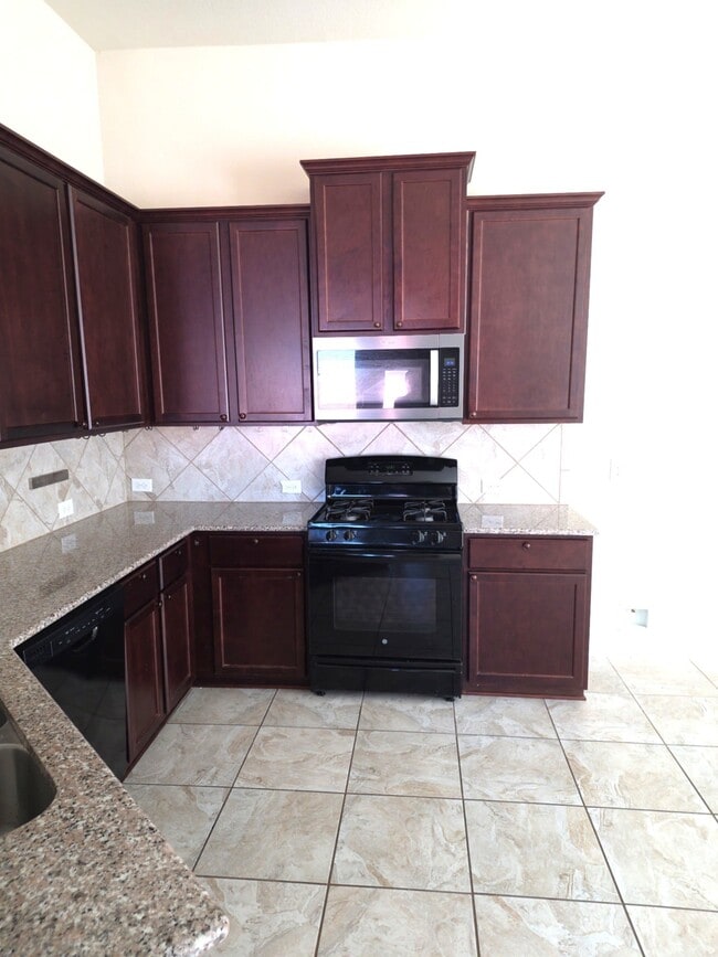 Building Photo - 15127 Calvano Dr