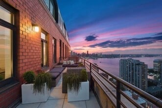 200 Rector Pl