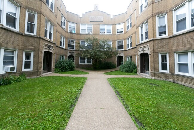 Building Photo - 4828 W Addison St