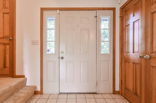 Building Photo - 615 Mulberry St