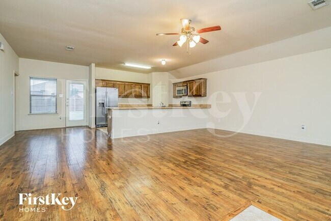 Building Photo - 607 Canvas Court
