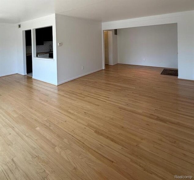 Foto del edificio - 458 Fox Hills Dr S