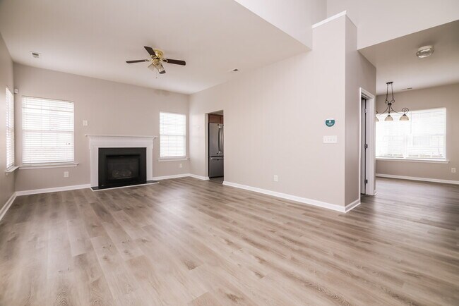 Foto del edificio - 5817 Weddington Rd