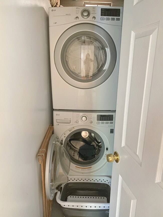 Building Photo - 820 Bourdeaux Dr