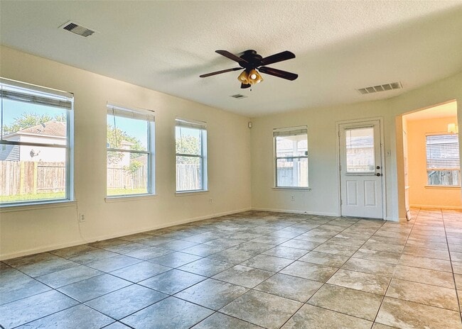 Foto del edificio - 5906 Llano Creek Dr