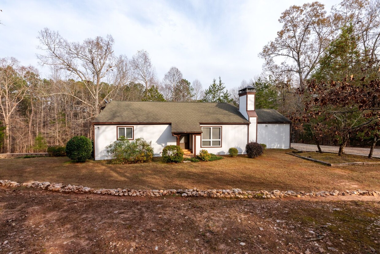 Foto principal - Oconee Country Living on 8+ Acres w/ Full ...