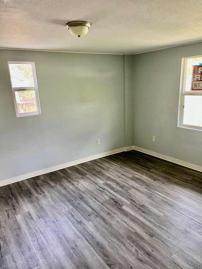 Building Photo - Remodeled  2BR/1BA Zephyrhills Home Water ...