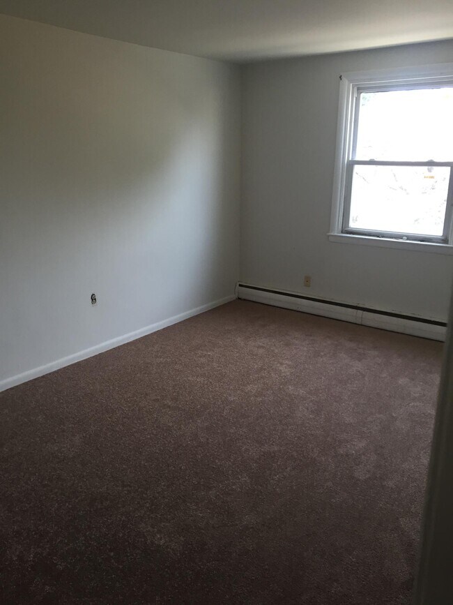 Foto del edificio - 1347 E Hunting Park Ave