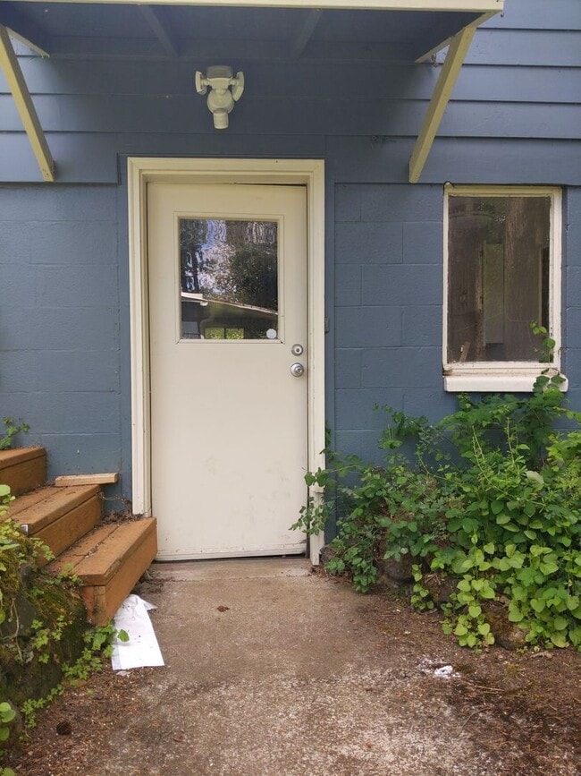 Building Photo - 1698 Riverview St