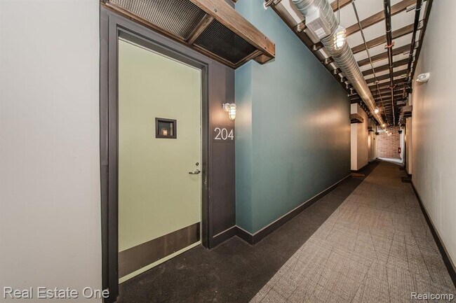 Building Photo - 211 E 9 Mile Rd
