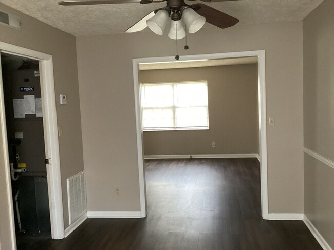Living room - 1025 W Mountain View Rd