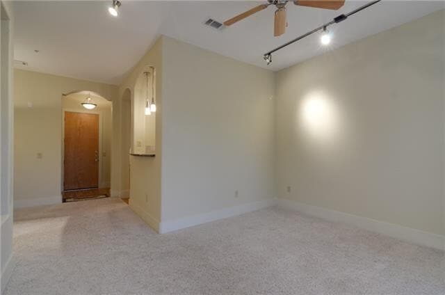 Building Photo - Penthouse Condo with Garage – Prime Location!