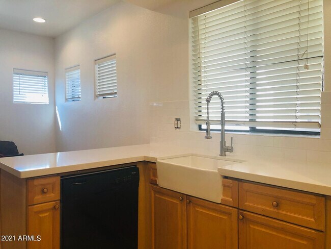 Foto del edificio - 4200 N 82nd St
